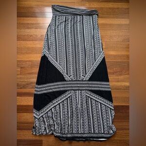 Max Studio Black and White Geometric Maxi Skirt